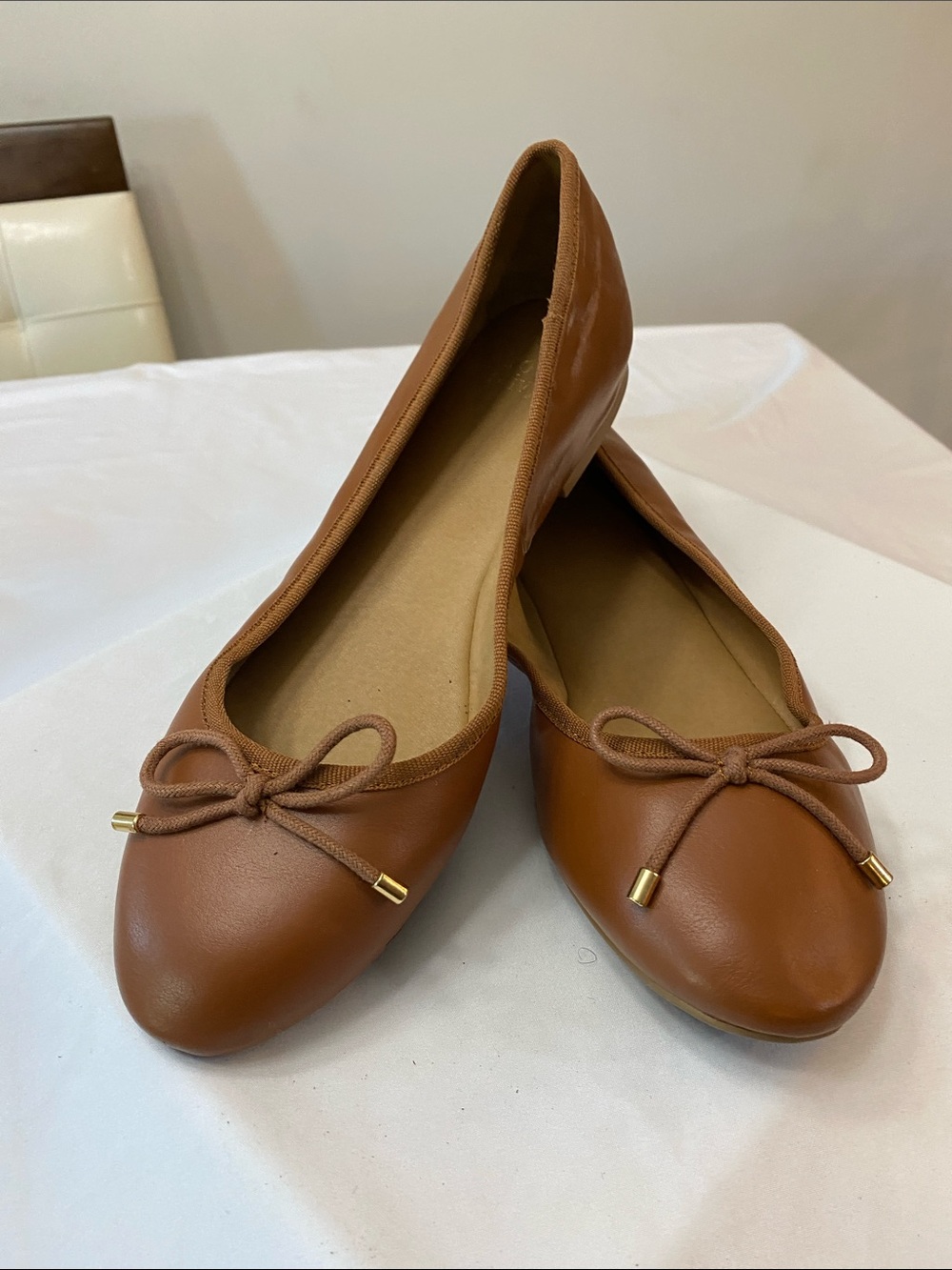 crown & ivy Women's Tan Bow-Accent Ballet Flats